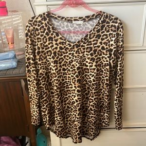 Reb. In J. Leopard top size small
